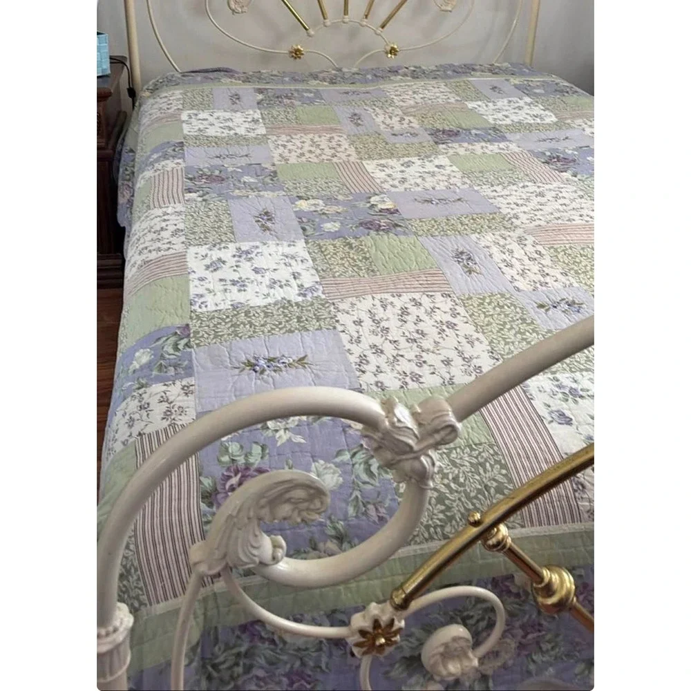 Vintage Floral Patchwork embroidered  Quilt 2 pc. Set Scalloped Edge Cottagecore